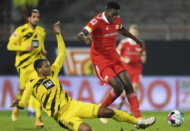  柏林联合防线失误遭升班马羞辱  