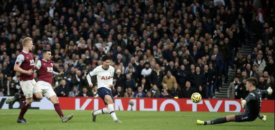  曼城B席倒钩破门当选最佳进球