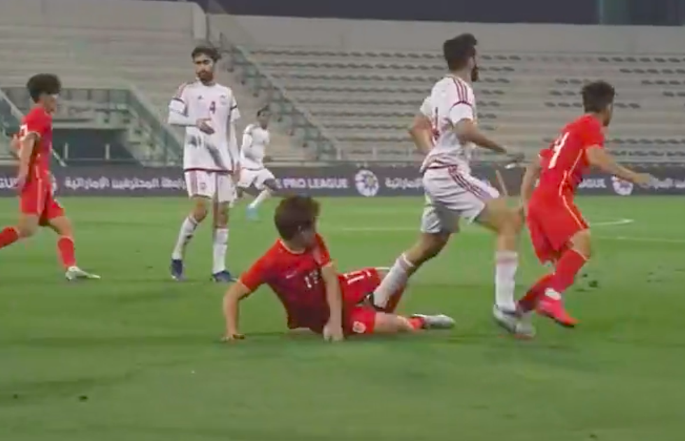  曼城女足队长跨界助威，男足更衣室士气大振  