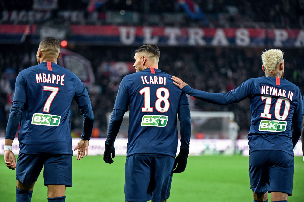  巴黎圣日耳曼锋线火力全开，主场大胜里昂稳居榜首