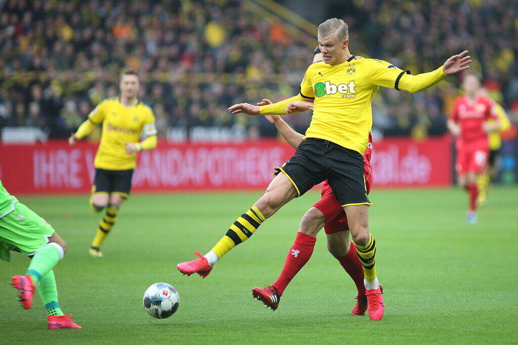  哈兰德进球机器轰鸣，德甲超新星刷新多项纪录  